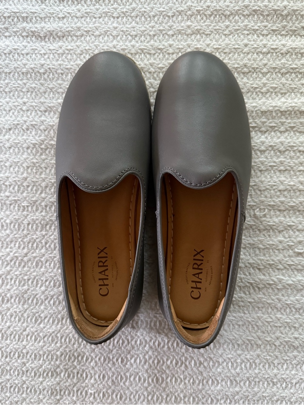 NWOT Charix Ultimate Gray Leather Slip-On • Size 8